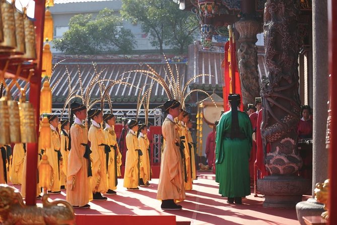 Private Custom Taipei Airport Layover Tour - Dalongdong Bao An Temple, a calm first stop