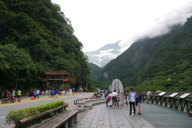 Private East Coast & Jade Hunting Day Tour with Local Expert - Shitiping Makes Geology Easy to See
