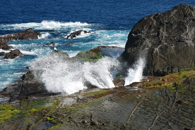 Private East Coast & Jade Hunting Day Tour with Local Expert - Shimen Rock Arch Shows the Coast’s Natural Architecture