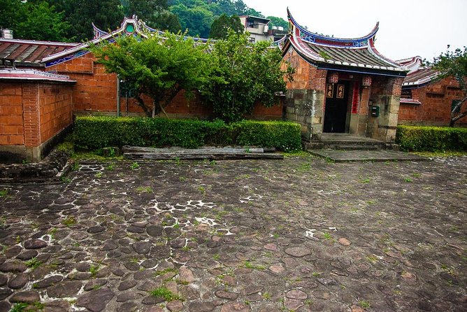 Private Hakka Discovery Day Tour from Taipei - Guides, drivers, and the benefit of going private