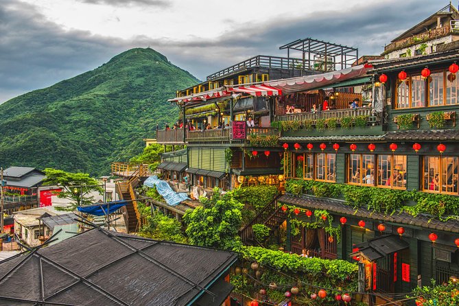 Private Jiufen & Pingxi Day Tour with English-Speaking Guide - Two hours through Jiufen Old Street