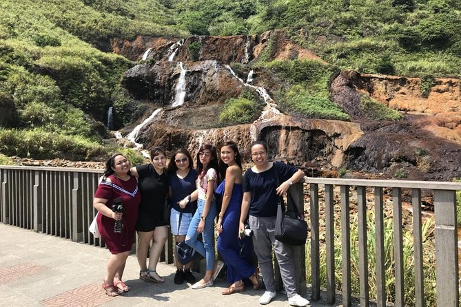 Private Jiufen & Pingxi Day Tour with English-Speaking Guide - Shifen Old Street and the sky lantern