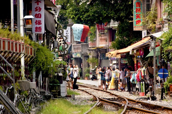 Private Jiufen & Pingxi Day Tour with English-Speaking Guide - Transport, walking, and weather