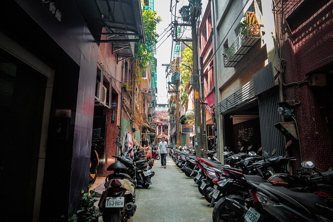 Private Keelung Cultural Walk: Markets, Streets & Local Life - What the private format changes