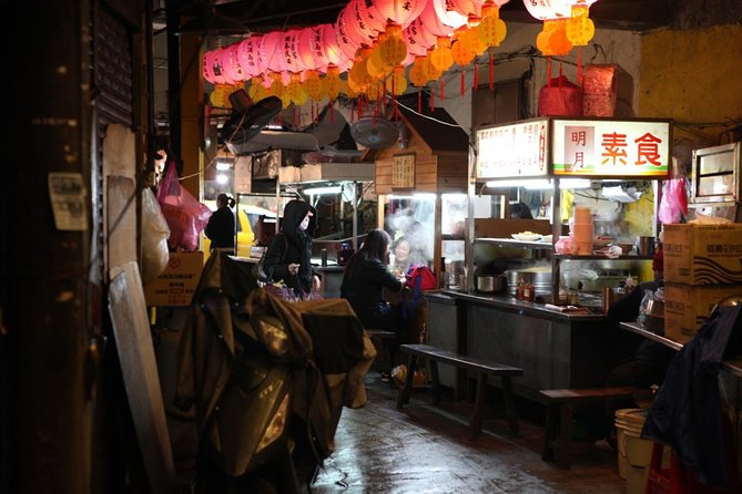 Private Keelung Cultural Walk: Markets, Streets & Local Life - How the guide affects the experience
