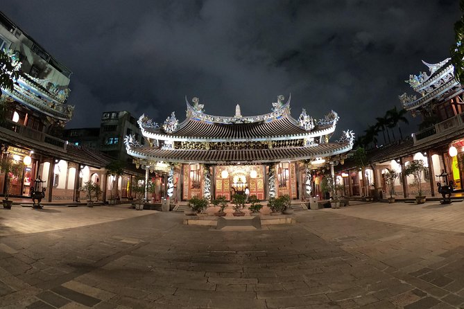 Private Night Tour of Taipei - Chiang Kai-Shek Memorial Hall under the lights