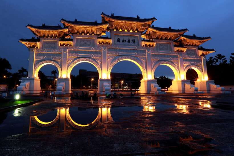Private Night Tour: Taipei City Highlights - Key points about this Taipei night tour