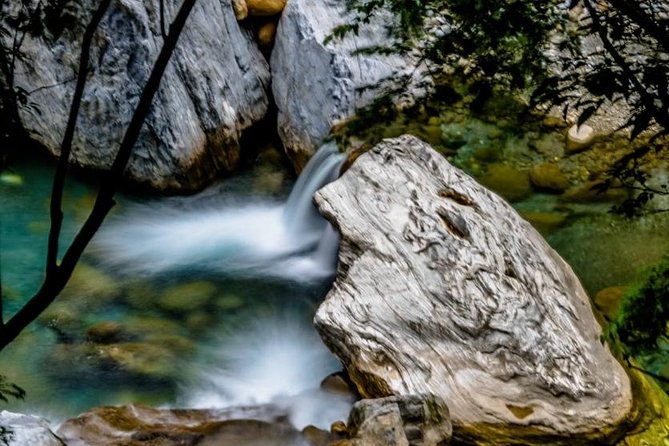 Private Taroko Gorge Day Tour from Hualien with Local Expert - Why a private vehicle makes Taroko easier