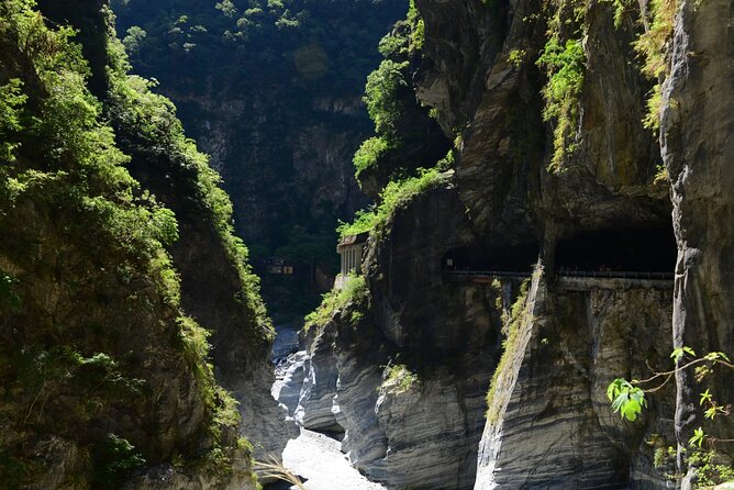Private Taroko Gorge Day Tour from Hualien with Local Expert - Walking the Sakul Waterfall Trail