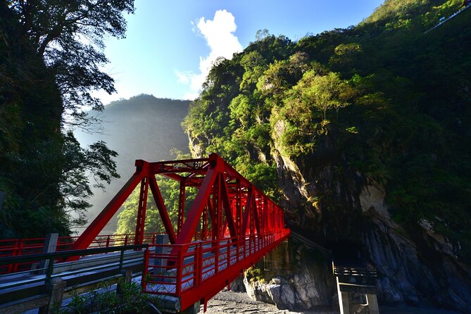 Private Taroko Gorge Day Tour from Hualien with Local Expert - Qixingtan Beach: wind, stones, and open water