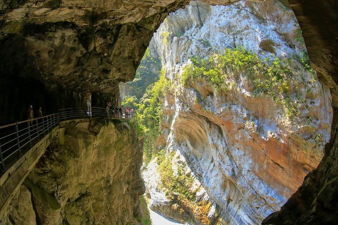 Private Taroko Gorge National Park Day Tour - The long road from Taipei to Hualien