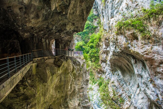 【Private】Taroko National Park (Pickup from Taipei/Yilan/Hualien) - Shakadang Trail and its turquoise river