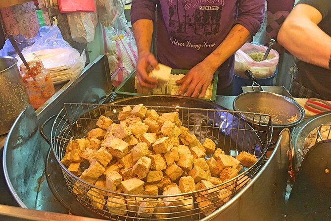 [Private Tour] Shilin Night Market Walking Tour With a Private Tour Guide (2-hr) - The temple stop that changes the evening