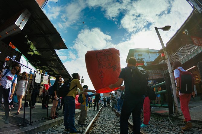 Private Tour to Jiufen, Yehliu Geopark, and Pingxi - Shifen Old Street and the sky-lantern ritual