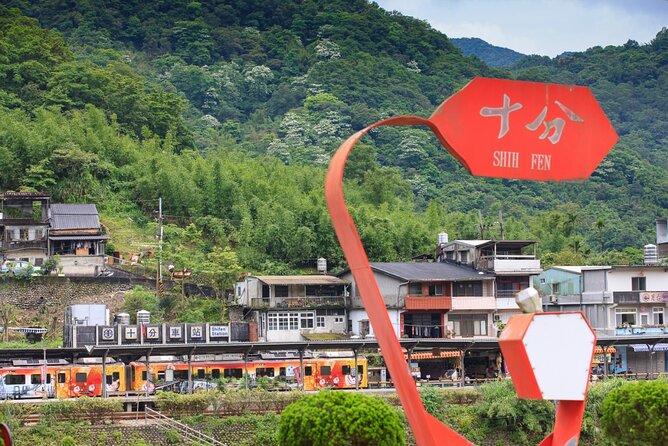 [Private] Yehliu, Jiufen & Shifen from Taipei with Pickup - Jiufen Old Street and two hours in the hills