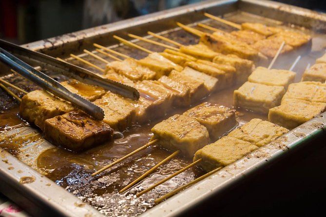 Sip & Savor: Maokong Tea & Shenkeng Stinky Tofu Private Day Tour - What the private vehicle and guide add