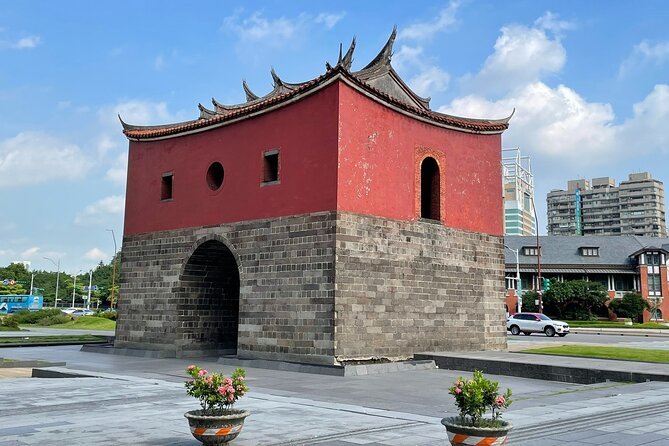Small-Group: Classic Taipei Landmarks Day Tour - Ximending: Taipei’s Modern Side