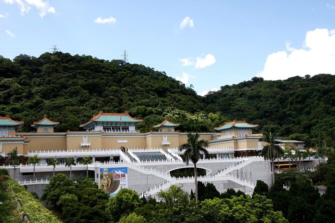 Small-Group: Classic Taipei Landmarks Day Tour - Chiang Kai-shek Memorial Hall and Its Changing Guard