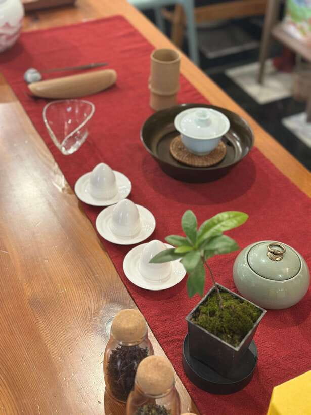 Tainan Culture Trip: Chinese Tea Ceremony_Oolong Tea - The first lesson: what makes oolong different