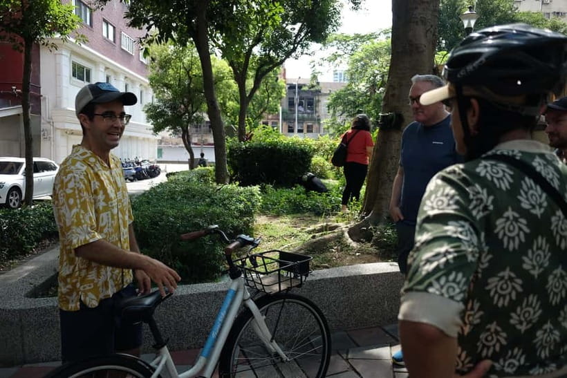 Taipei: 4-Hour Morning City Cycling Tour with Breakfast - Starting with danbing instead of coffee
