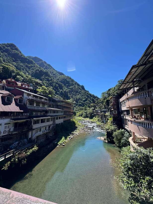 Taipei: 8 Hours Private Day Tour in Wulai with Benz Vito - Lunch in Wulai: local choices, local flavors