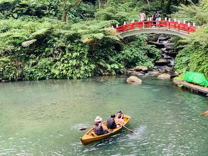 Taipei: 8 Hours Private Day Tour in Wulai with Benz Vito - Yun Hsien Park begins with a cable car