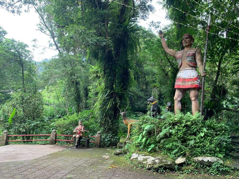 Taipei: 8 Hours Private Day Tour in Wulai with Benz Vito - Wulai Old Street brings the culture closer