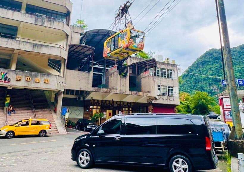Taipei: 8 Hours Private Day Tour in Wulai with Benz Vito - The Mercedes-Benz Vito is the tour’s practical advantage