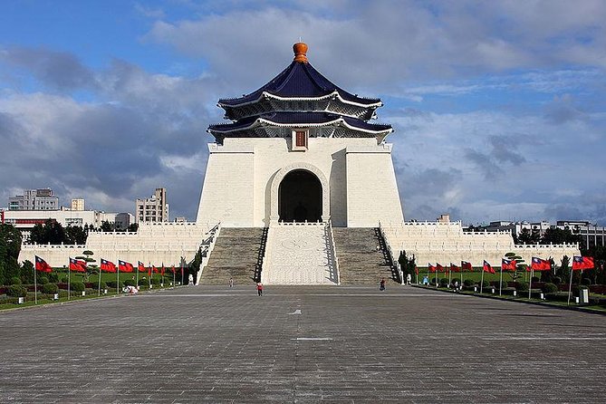 Taipei: Book A Private Local Host For 6 Hrs Customized Experience - Key things to know before booking