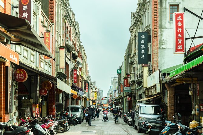 Taipei: Book A Private Local Host For 6 Hrs Customized Experience - A private Taipei day built around your interests