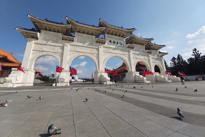 Taipei City Morning Tour with National Palace Museum entry - The practical value of the vehicle and guide