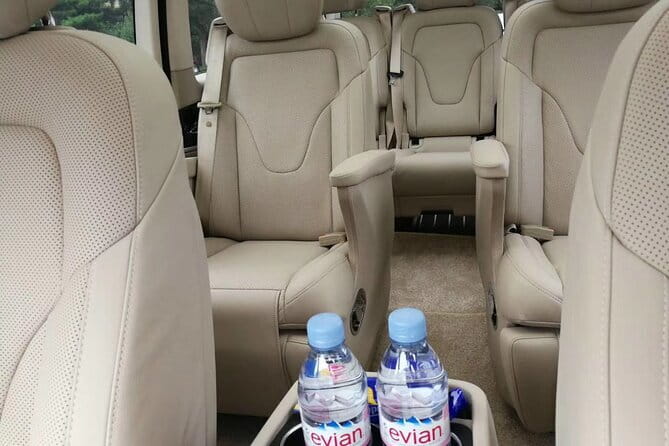 Taipei City to Taoyuan Airport Private Transfer - Airport meeting instructions need extra care