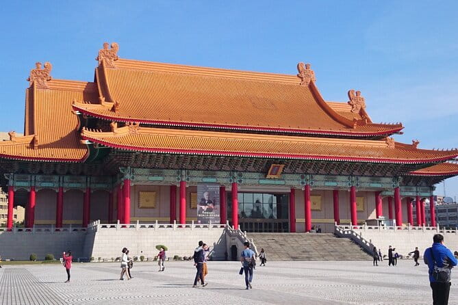 Taipei City to Taoyuan Airport Private Transfer - Clean vans, captain seats, and useful comfort