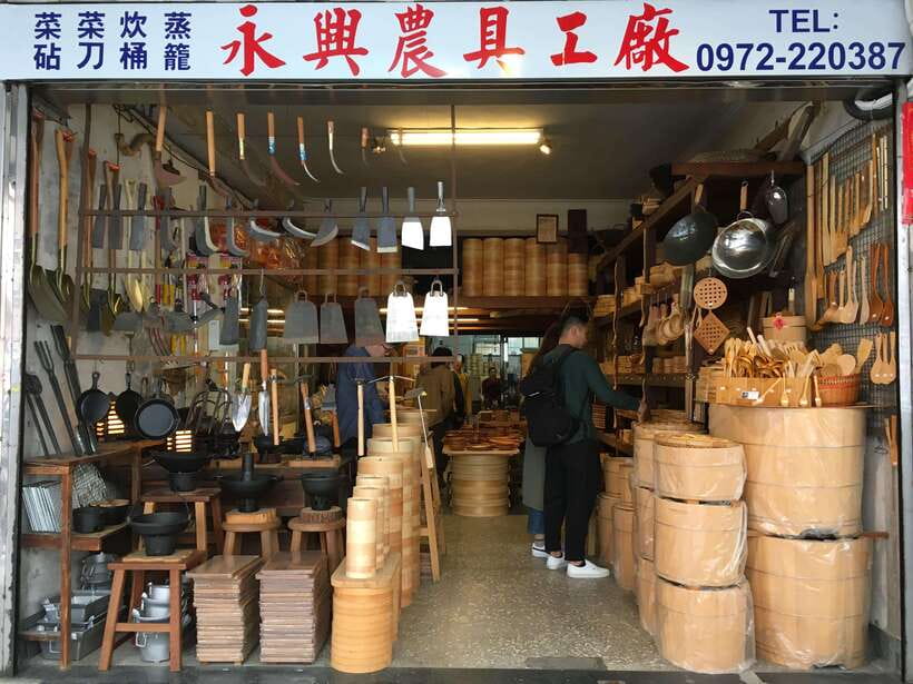 Taipei: Classic Landmarks Day Tour - Ximending: lunch and free time in Taipei’s pop-culture center