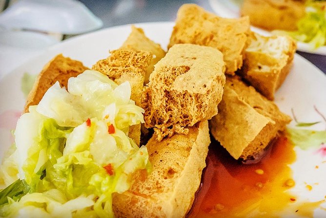 Taipei Food Tour: Night Market & Convenience Store(Food Included) - Group Size, Pace, and Market Comfort