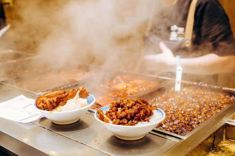 Taipei: Food Tours w/ Top 10 Taiwan Food (Breakfast/Dinner) - The Daytime Route Along Taipei Bridge and Dihua Street