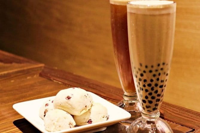 Taipei Foodie Tour - Alishan coffee before the street food