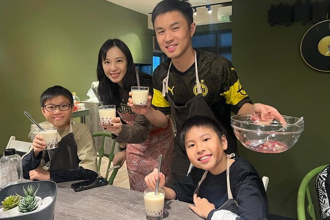 Taipei Fresh Market Tour and Colorful Bubble Tea Making - A Taipei morning that begins at Dongmen Market