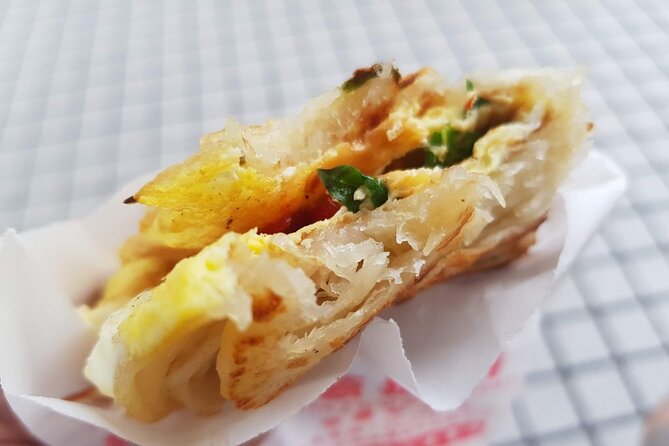 Taipei Hidden Eats, Market & Street Food Tour with 8+ Tastings - A short pause at National Taiwan Normal University