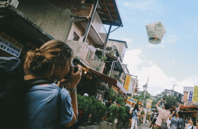 Taipei: Jiufen, Shifen Waterfall and Pingxi Sky Lantern Tour - Golden Waterfall and the 13 Ruins