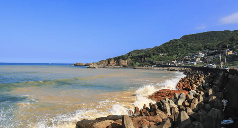 Taipei: Jiufen, Shifen Waterfall and Pingxi Sky Lantern Tour - Weather, comfort, and mobility