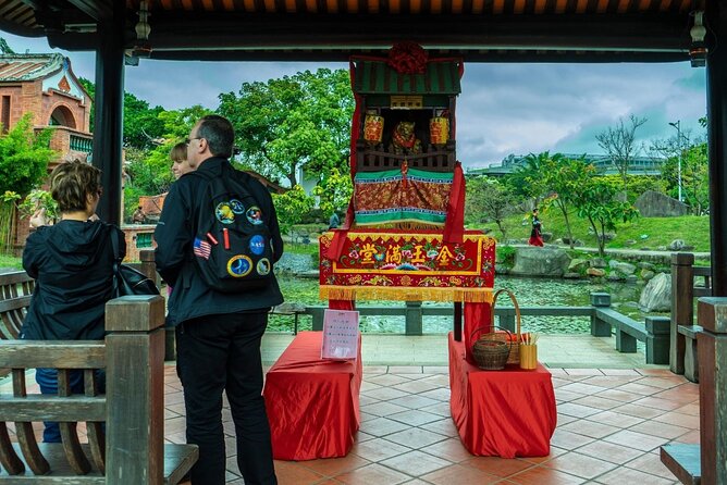 Taipei: Layover Experience With A Local Host - Old Taipei lanes, apothecaries, and tea houses