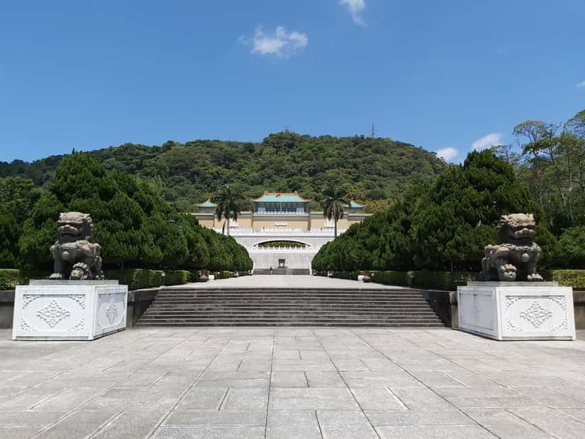 Taipei: Morning City Tour with National Palace Museum Entry - Longshan Temple And Everyday Religious Practice