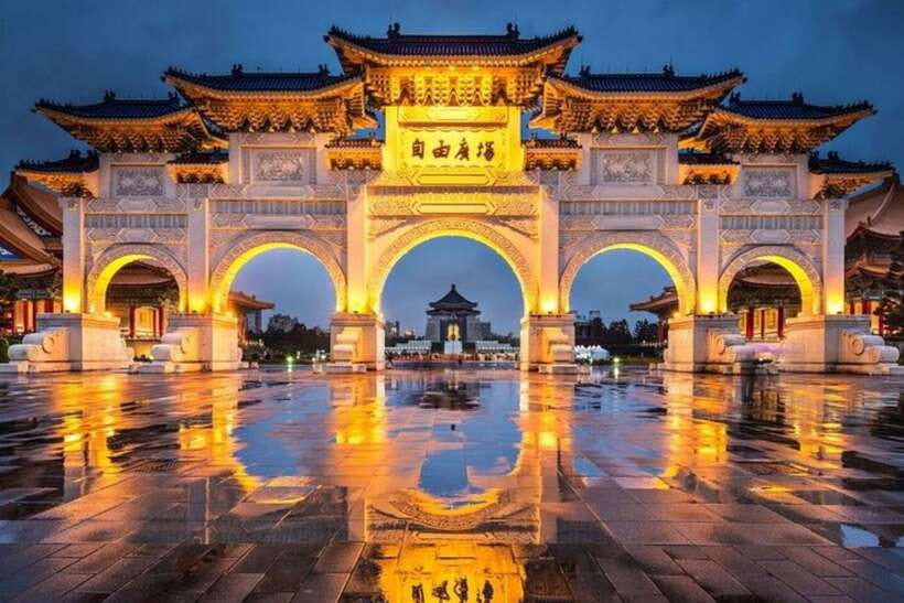 Taipei: Private custom tour with a local guide - Museums, monuments, and the limits of the ticket