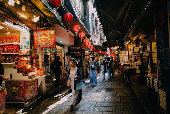 Taipei Private Custom Tour with a Local: Highlights & Hidden Gems - Dihua Street and the old Dadaocheng district