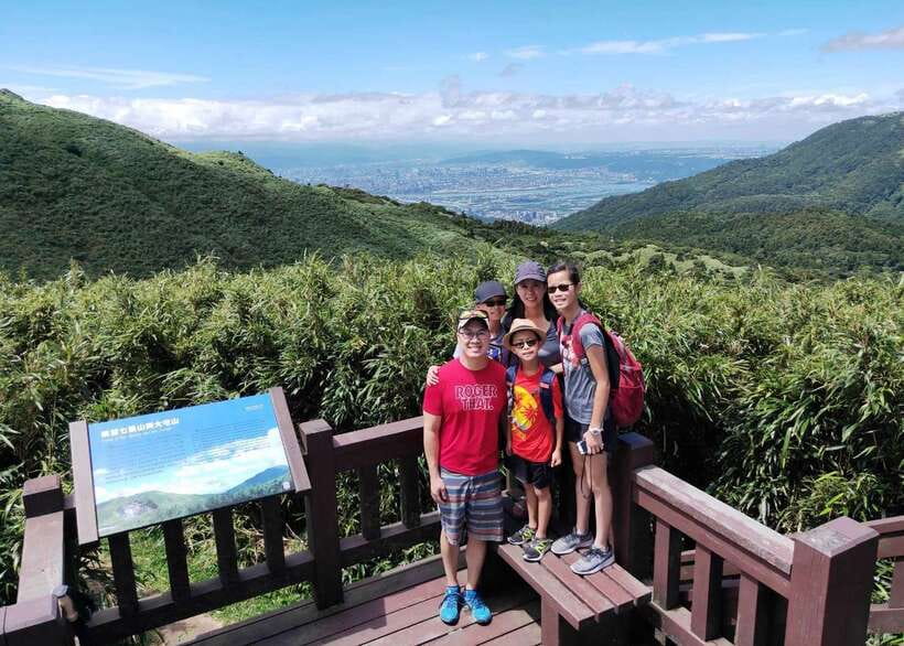 Taipei: Private Day Tour by Car - Martyrs’ Shrine and a lesson in timing
