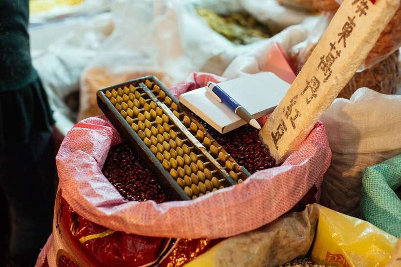 Taipei: Private Food Tour – 10 Tastings with Locals - Tea, pineapple cake, and the sweet finish