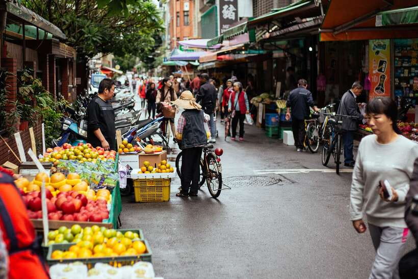 Taipei: Private Food Tour – 10 Tastings with Locals - Mazu Temple and the stories behind the food