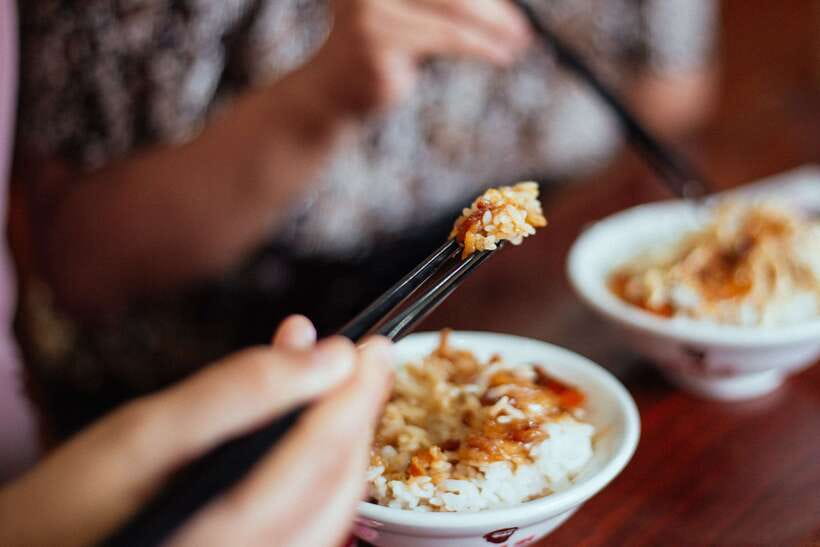 Taipei: Private Food Tour – 10 Tastings with Locals - The Dongmen and Daan neighborhood experience
