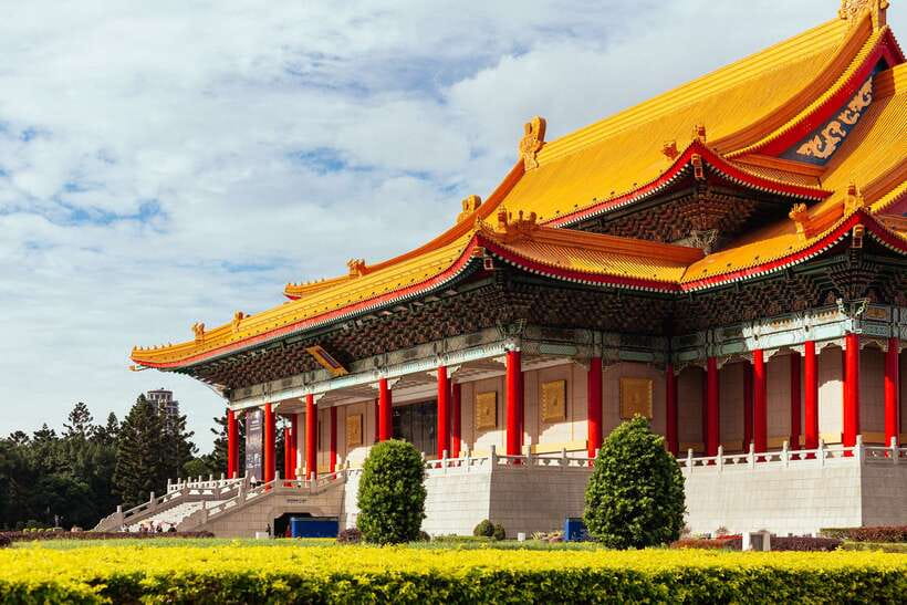 Taipei: Private Tour with Locals – Highlights & Hidden Gems - Chiang Kai-Shek and the civic face of Taipei